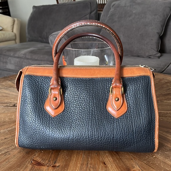 VINTAGE DOONEY & BOURKE SATCHEL R729 NAVY/BRITISH TAN TRIM - Picture 2 of 16